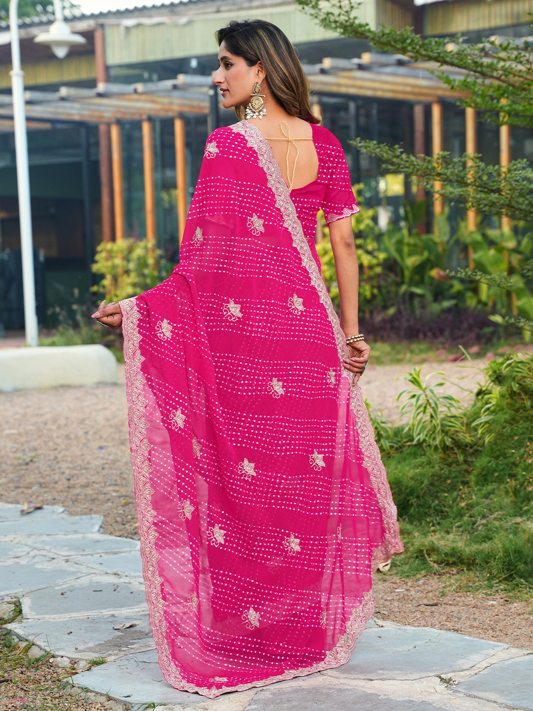 Women's Georgette Leheriya Saree With Unstitched Blouse Piece