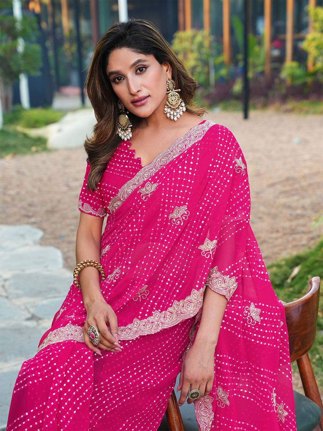Women's Georgette Leheriya Saree With Unstitched Blouse Piece