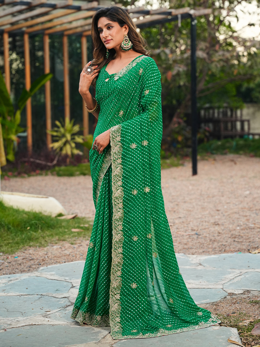 Women's Georgette Leheriya Saree With Unstitched Blouse Piece
