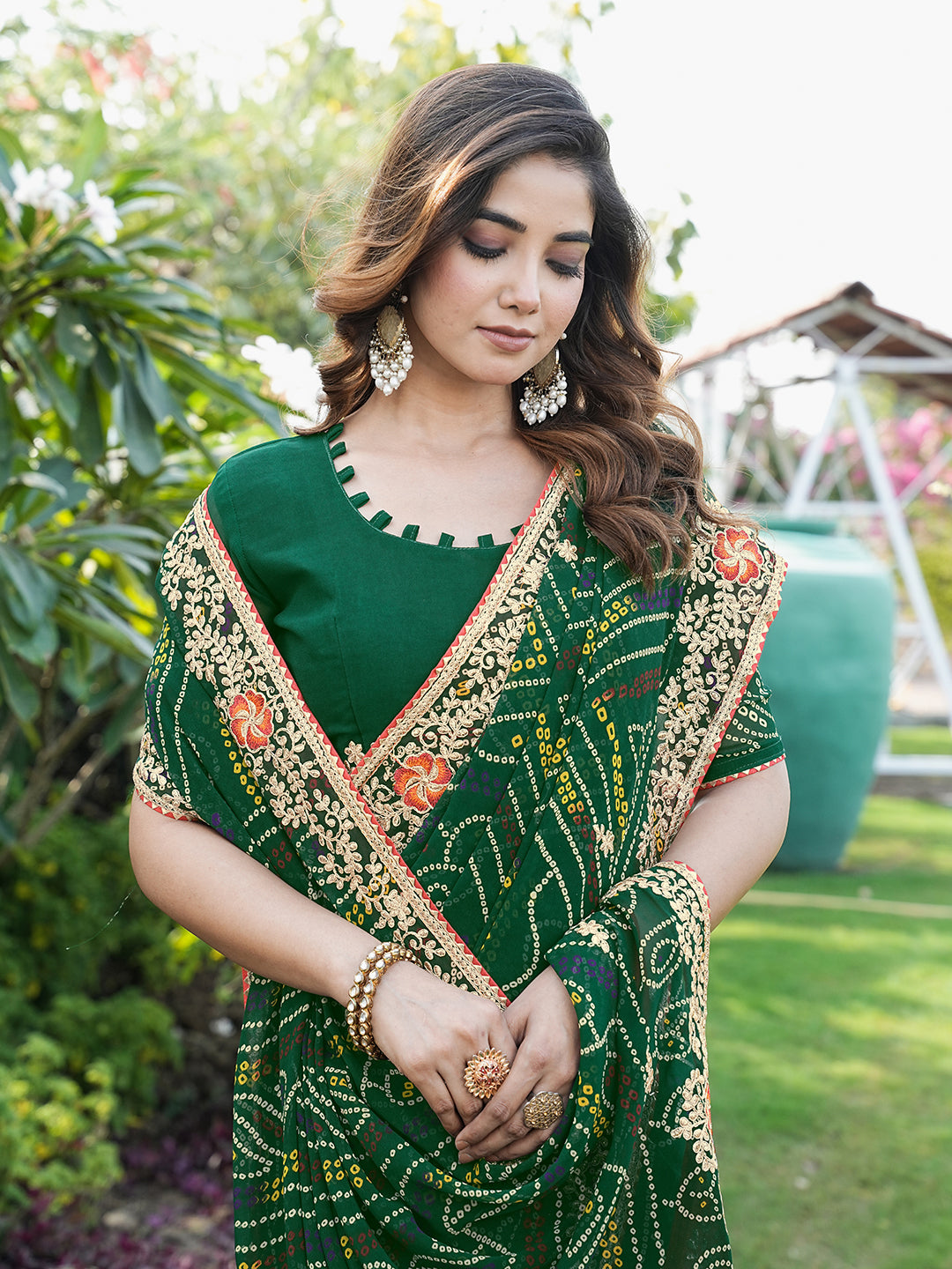 Women's Georgette Bandhani Saree With Unstitched Blouse Piece