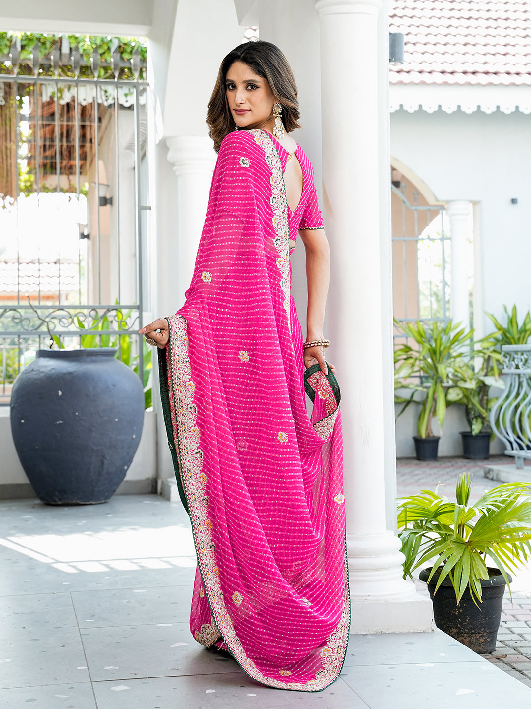 Women's Georgette Bandhani Saree With Unstitched Blouse Piece