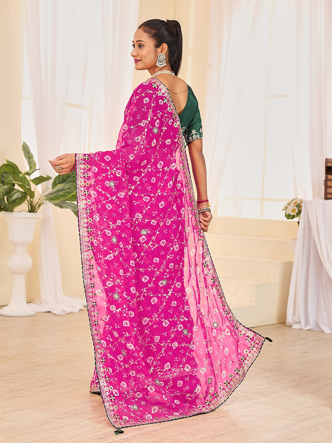 Women's Georgette Bandhani Saree With Unstitched Blouse Piece