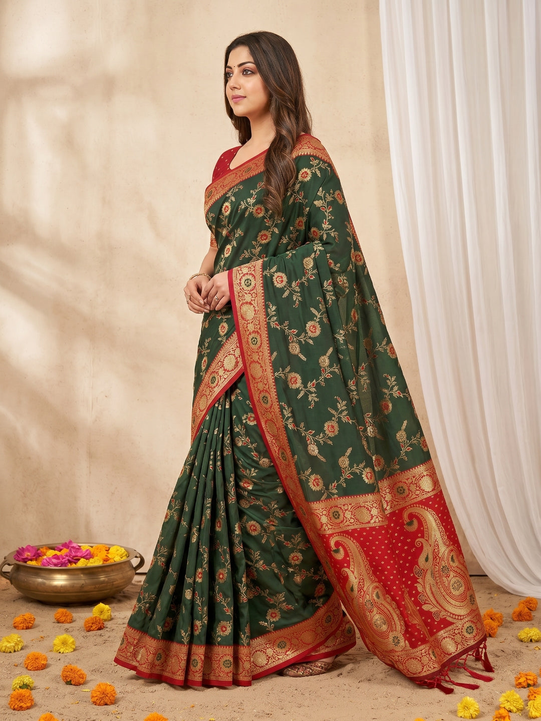 Women's Banarasi Silk Saree With Unstitched Blouse Piece