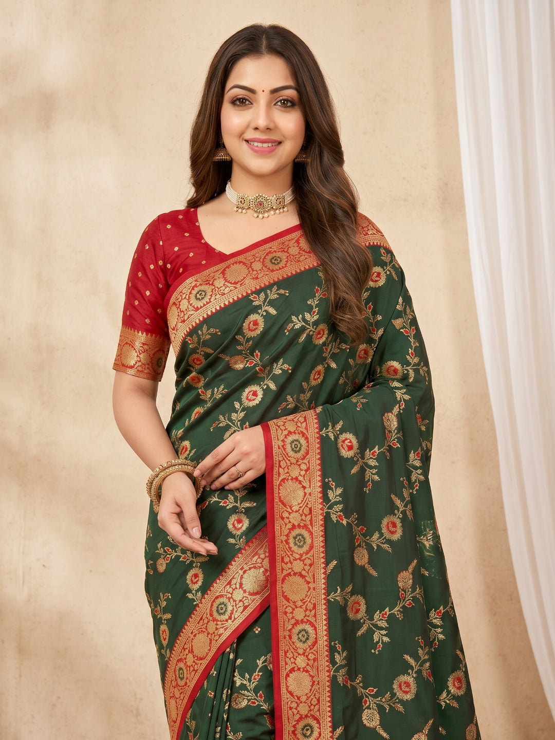Women's Banarasi Silk Saree With Unstitched Blouse Piece