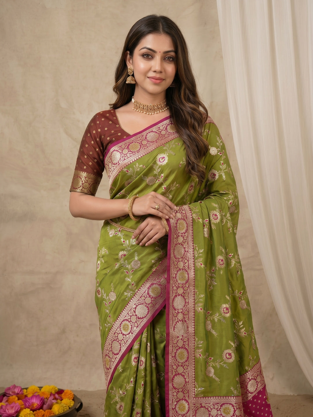 Women's Banarasi Silk Saree With Unstitched Blouse Piece