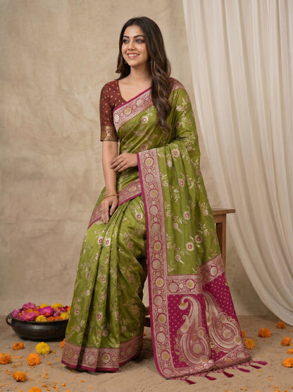 Women's Banarasi Silk Saree With Unstitched Blouse Piece