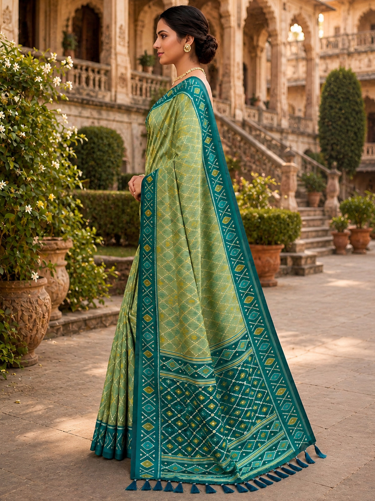 Women's Patola Silk Saree With Unstitched Blouse Piece