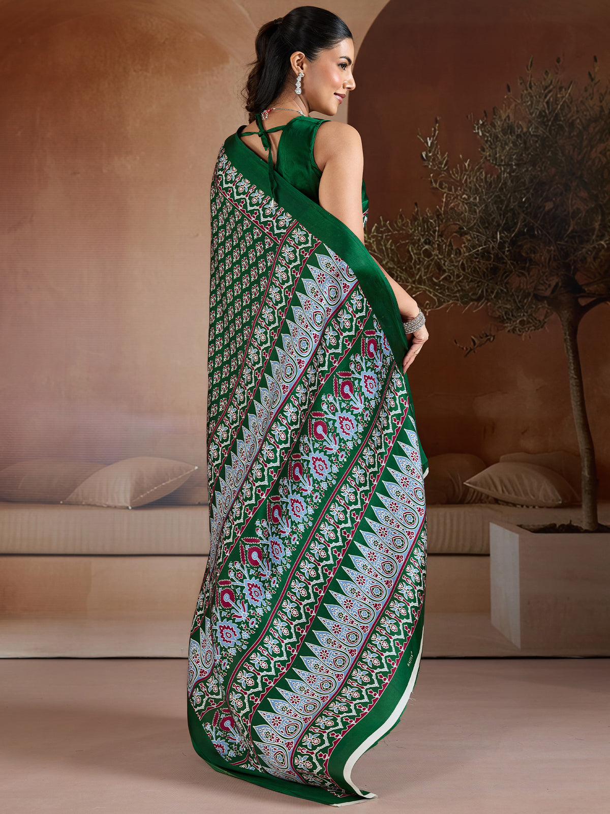 Women's Satin Georgette Saree With Unstitched Blouse Piece