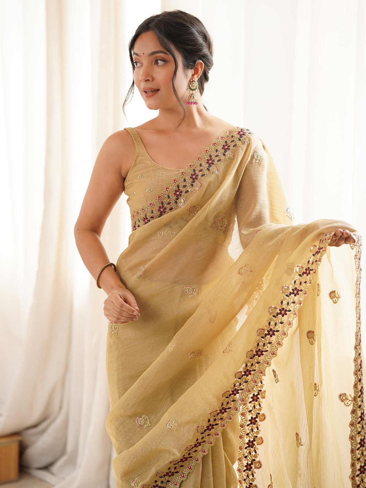 Women's Crunchy Saree With Unstitched Blouse Piece