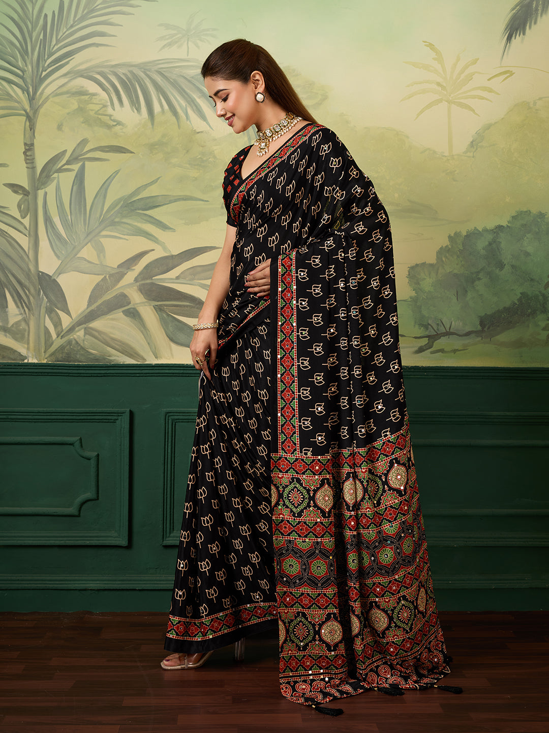 Women's Chinon Silk Saree With Unstitched Blouse Piece
