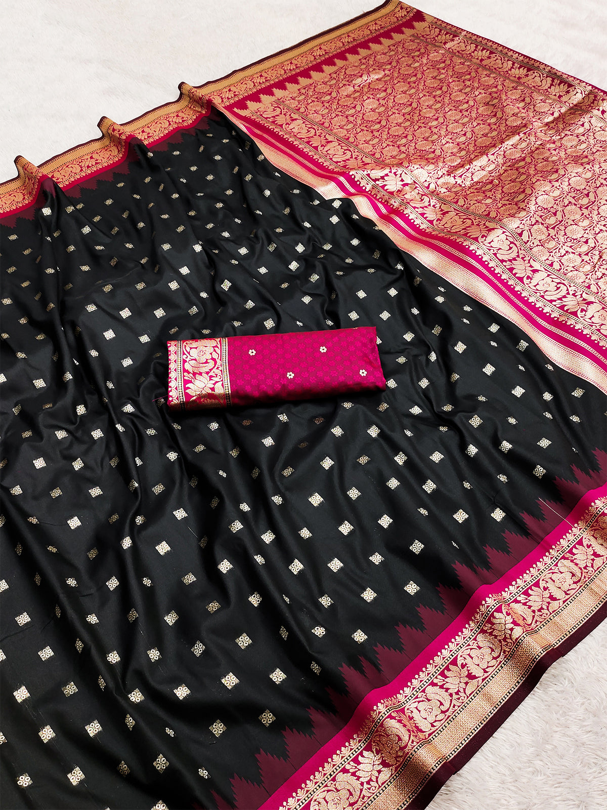 Women's Banarasi Silk Saree With Unstitched Blouse Piece