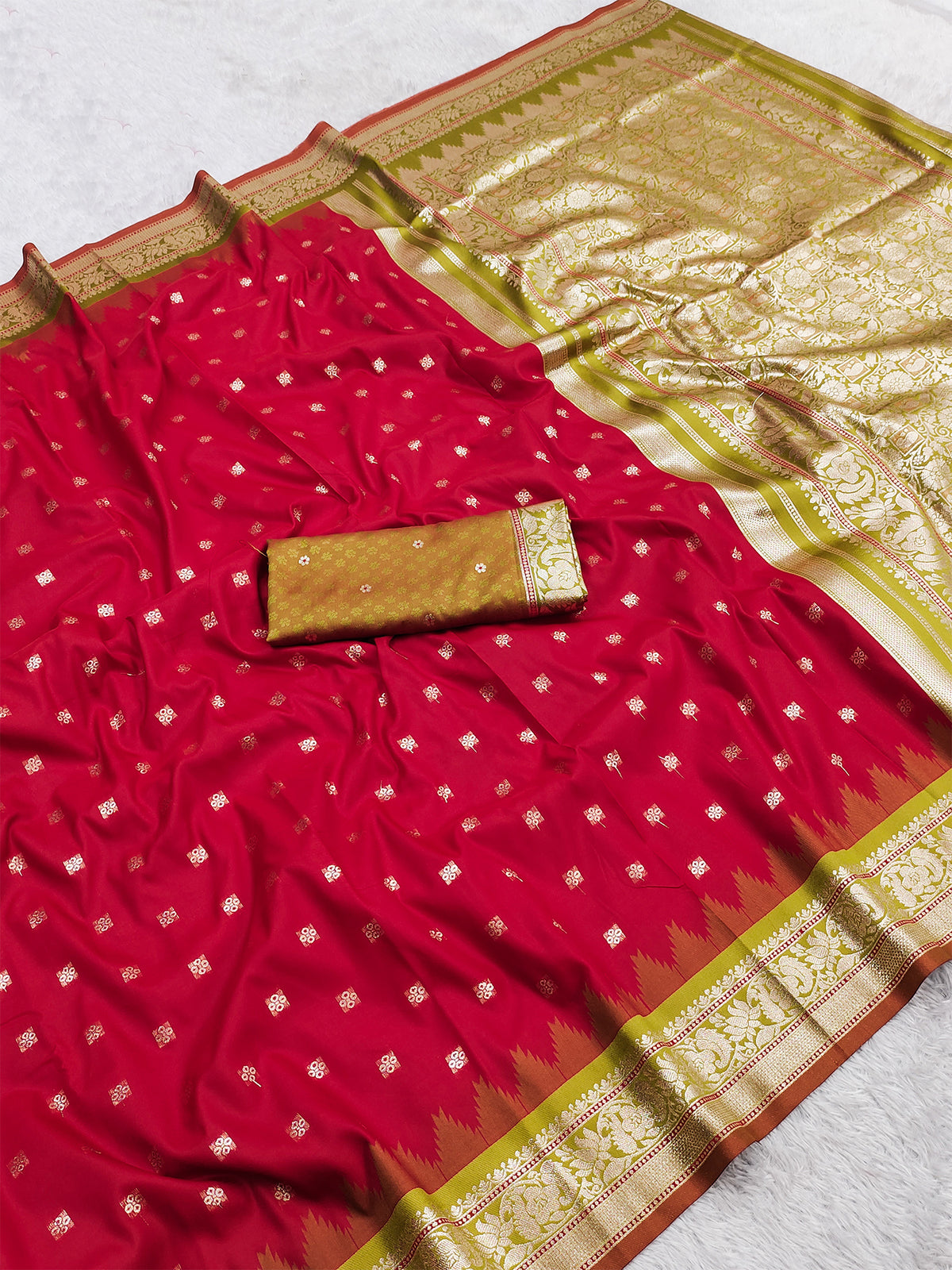 Women's Banarasi Silk Saree With Unstitched Blouse Piece