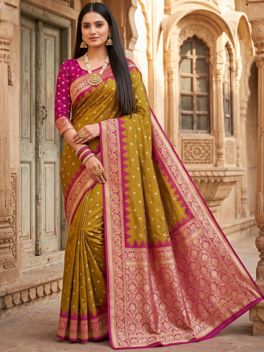 Women's Banarasi Silk Saree With Unstitched Blouse Piece