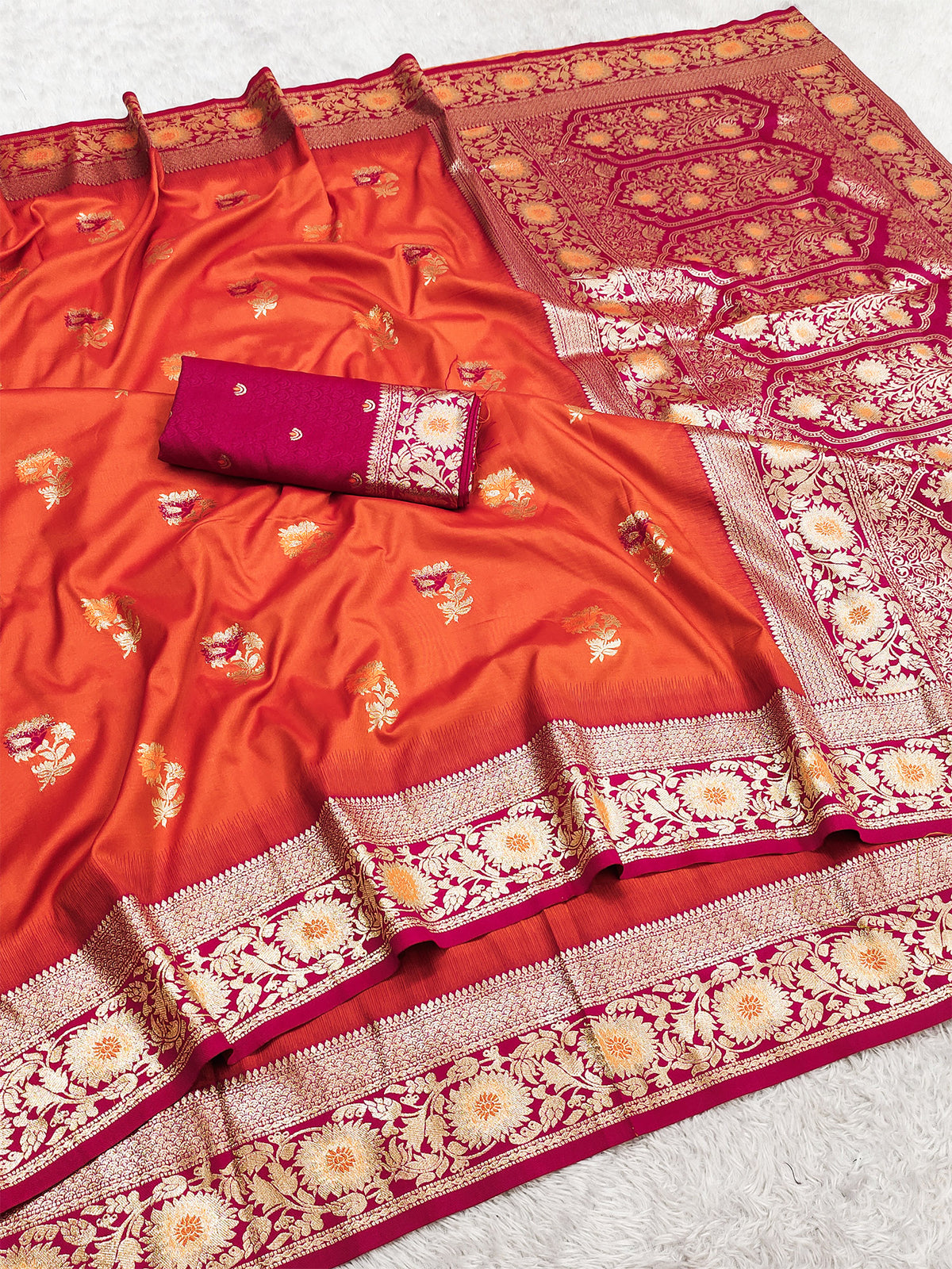 Women's Banarasi Silk Saree With Unstitched Blouse Piece