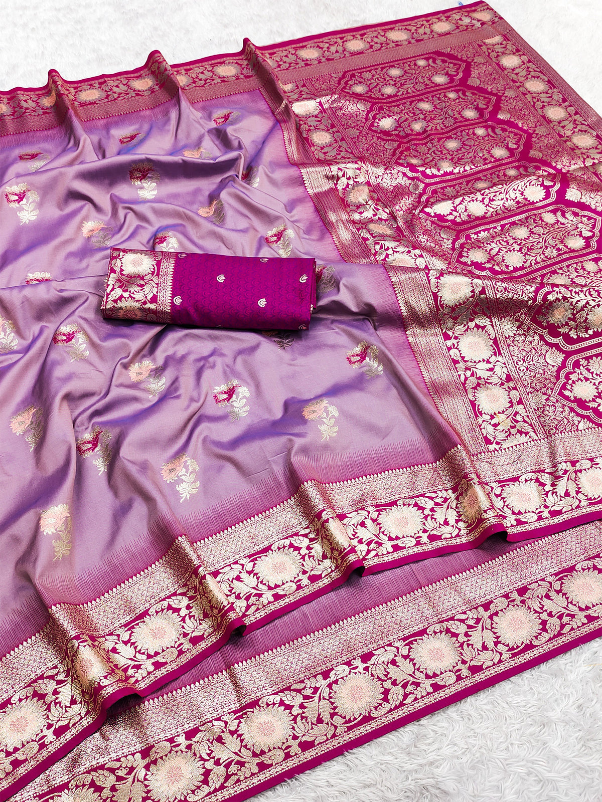 Women's Banarasi Silk Saree With Unstitched Blouse Piece