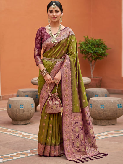 Women's Banarasi Silk Saree With Unstitched Blouse Piece