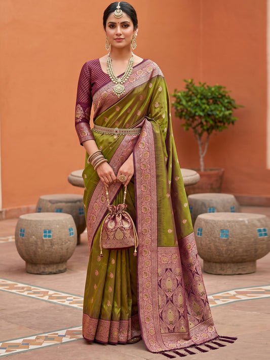 Women's Banarasi Silk Saree With Unstitched Blouse Piece