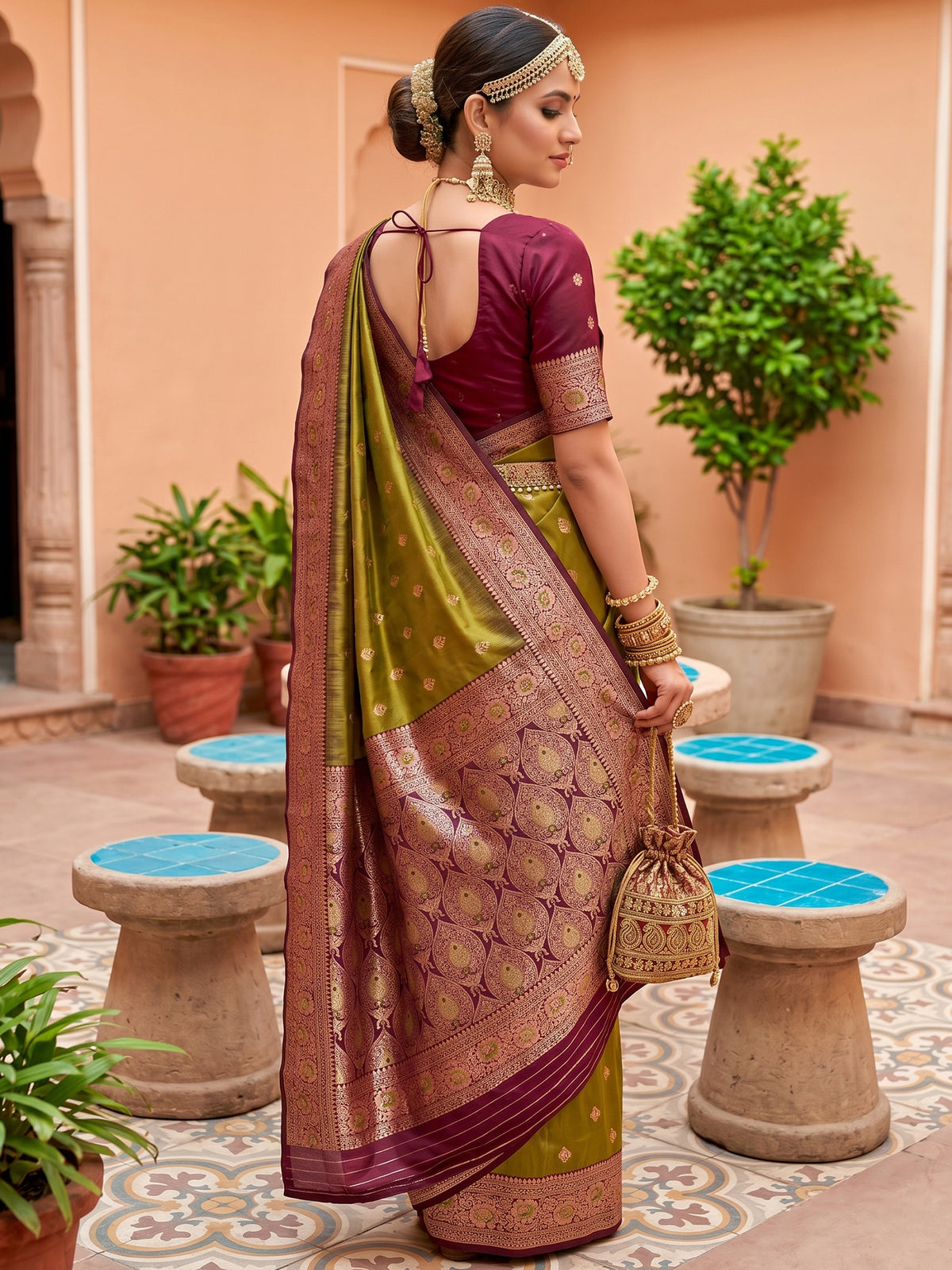Women's Banarasi Silk Saree With Unstitched Blouse Piece