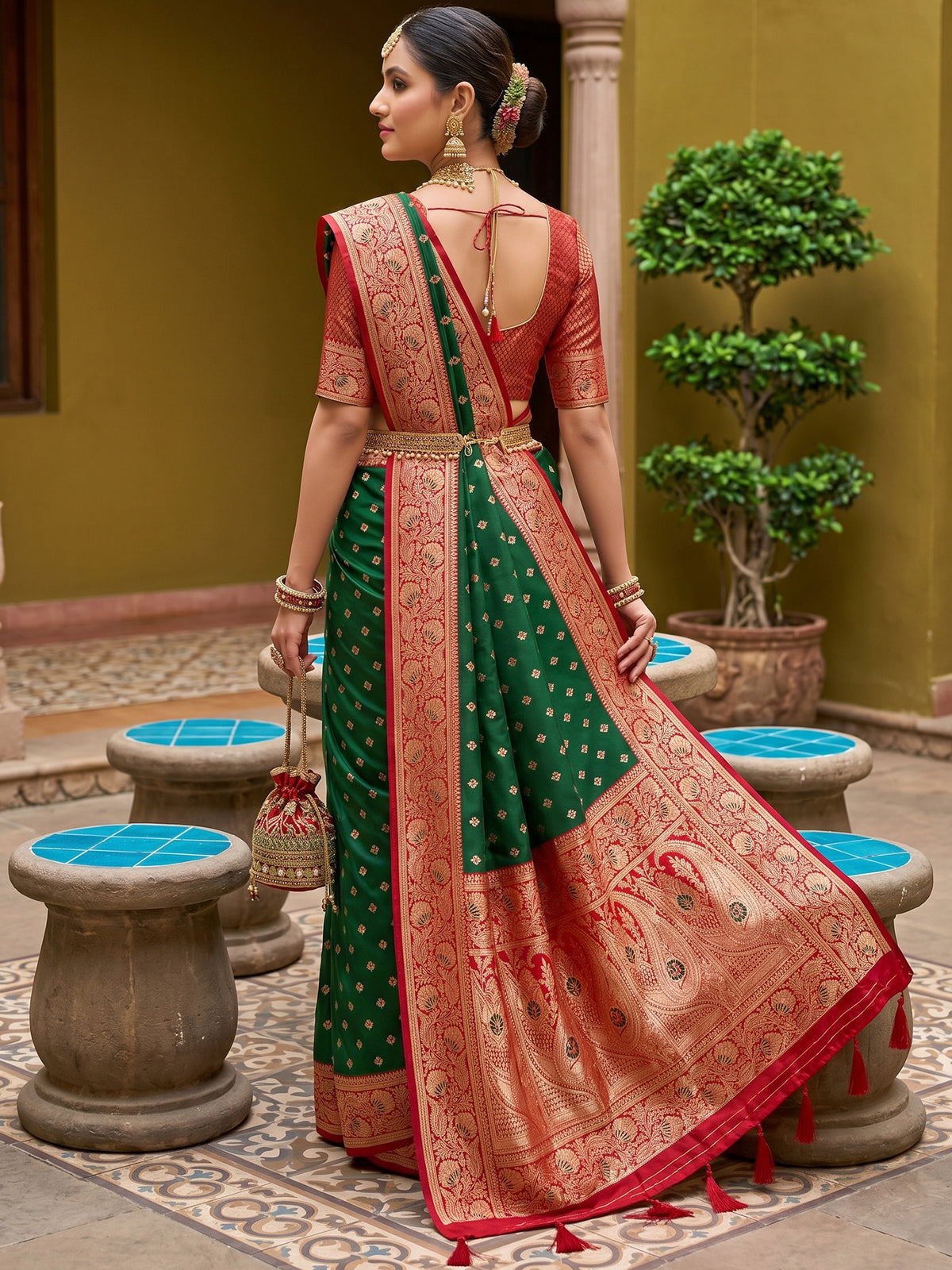 Women's Banarasi Silk Saree With Unstitched Blouse Piece