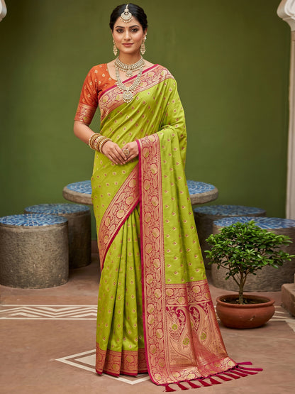 Women's Banarasi Silk Saree With Unstitched Blouse Piece