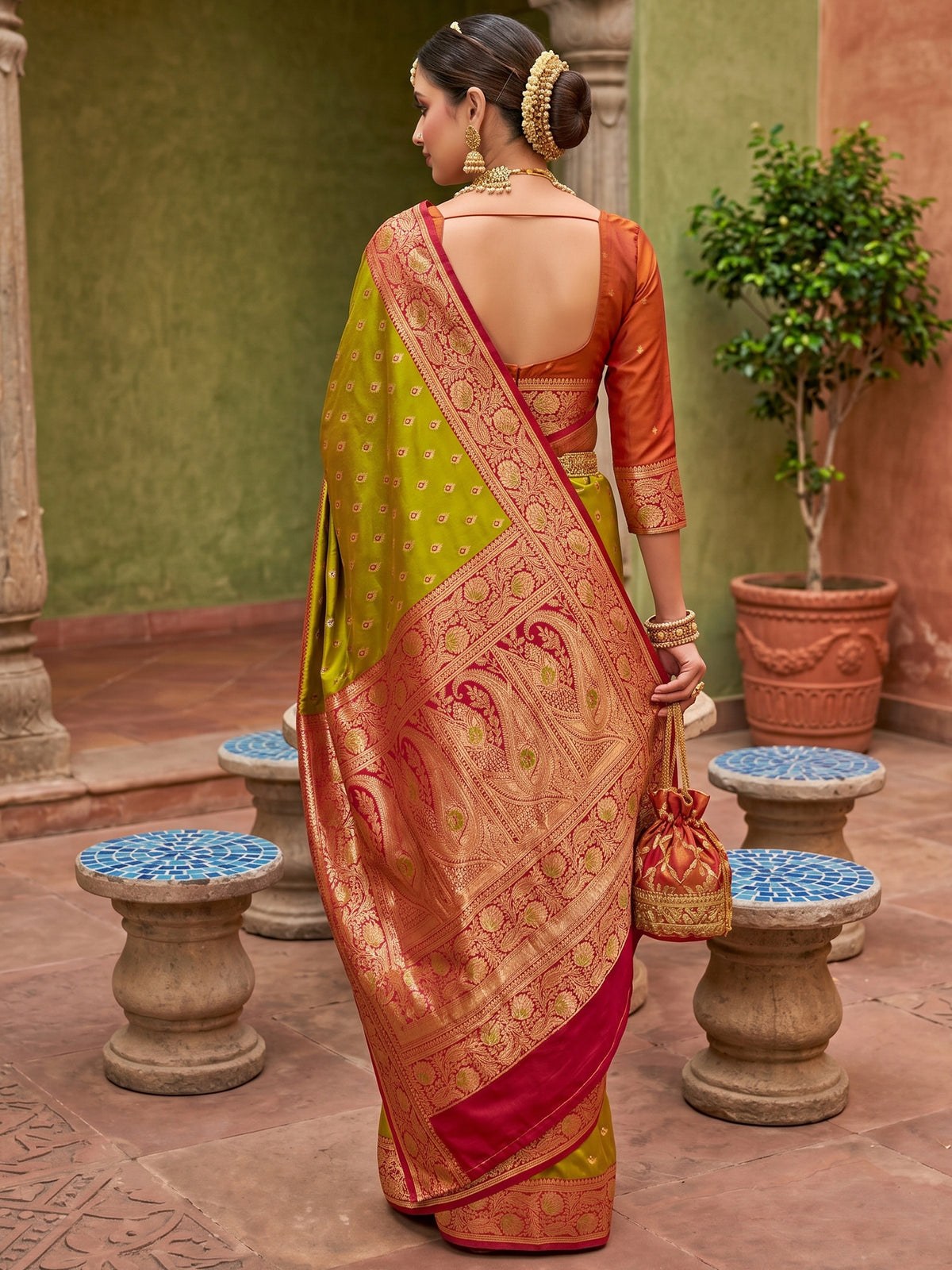 Women's Banarasi Silk Saree With Unstitched Blouse Piece