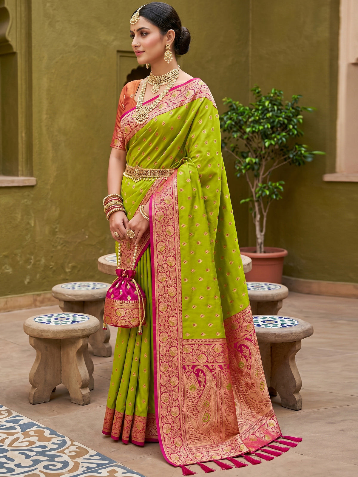 Women's Banarasi Silk Saree With Unstitched Blouse Piece