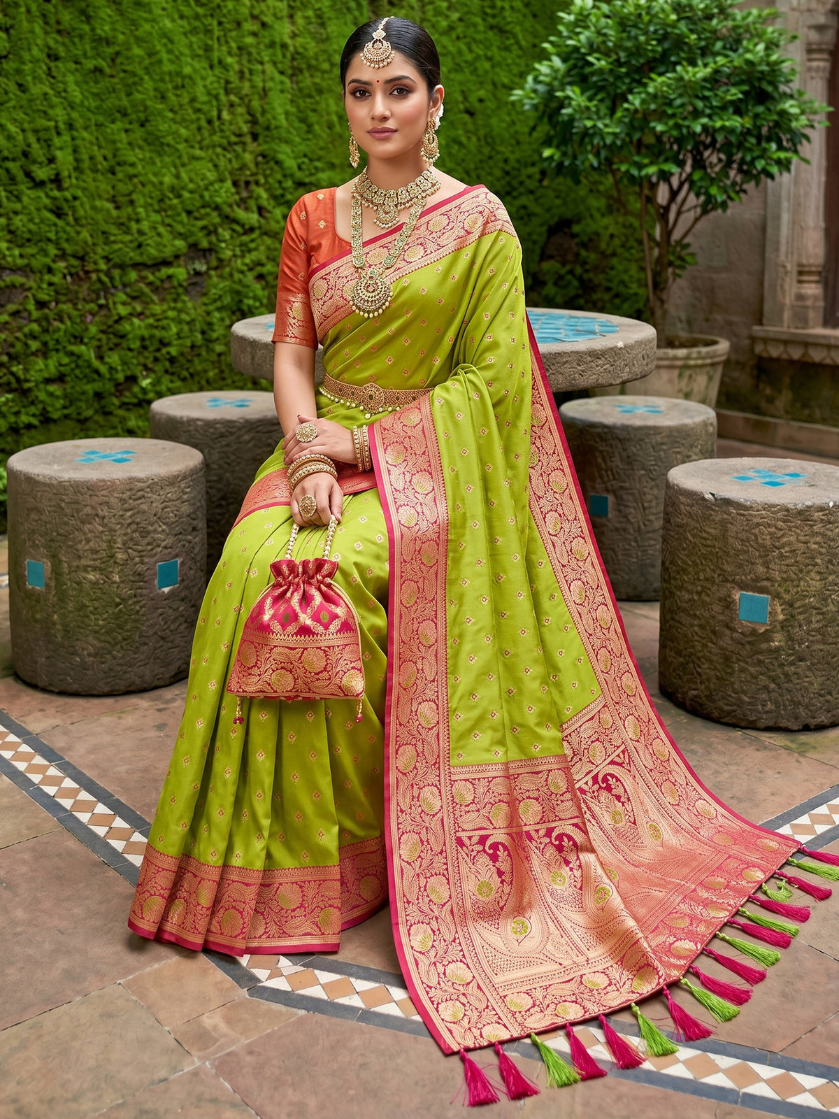 Women's Banarasi Silk Saree With Unstitched Blouse Piece