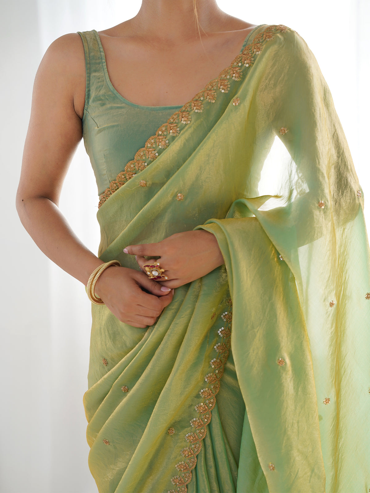 Women's Fendy Satin Saree With Unstitched Blouse Piece