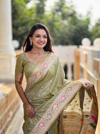 Women's Banarasi Silk Saree With Blouse Piece