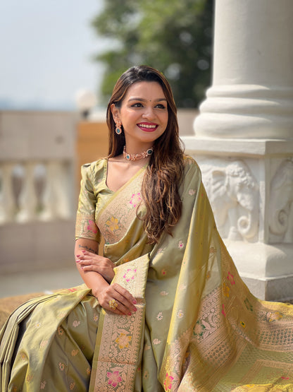 Women's Banarasi Silk Saree With Blouse Piece