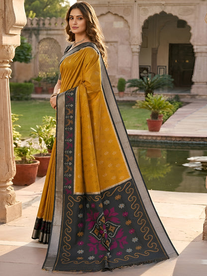 Women's Pochampally Silk Saree With Unstitched Blouse Piece