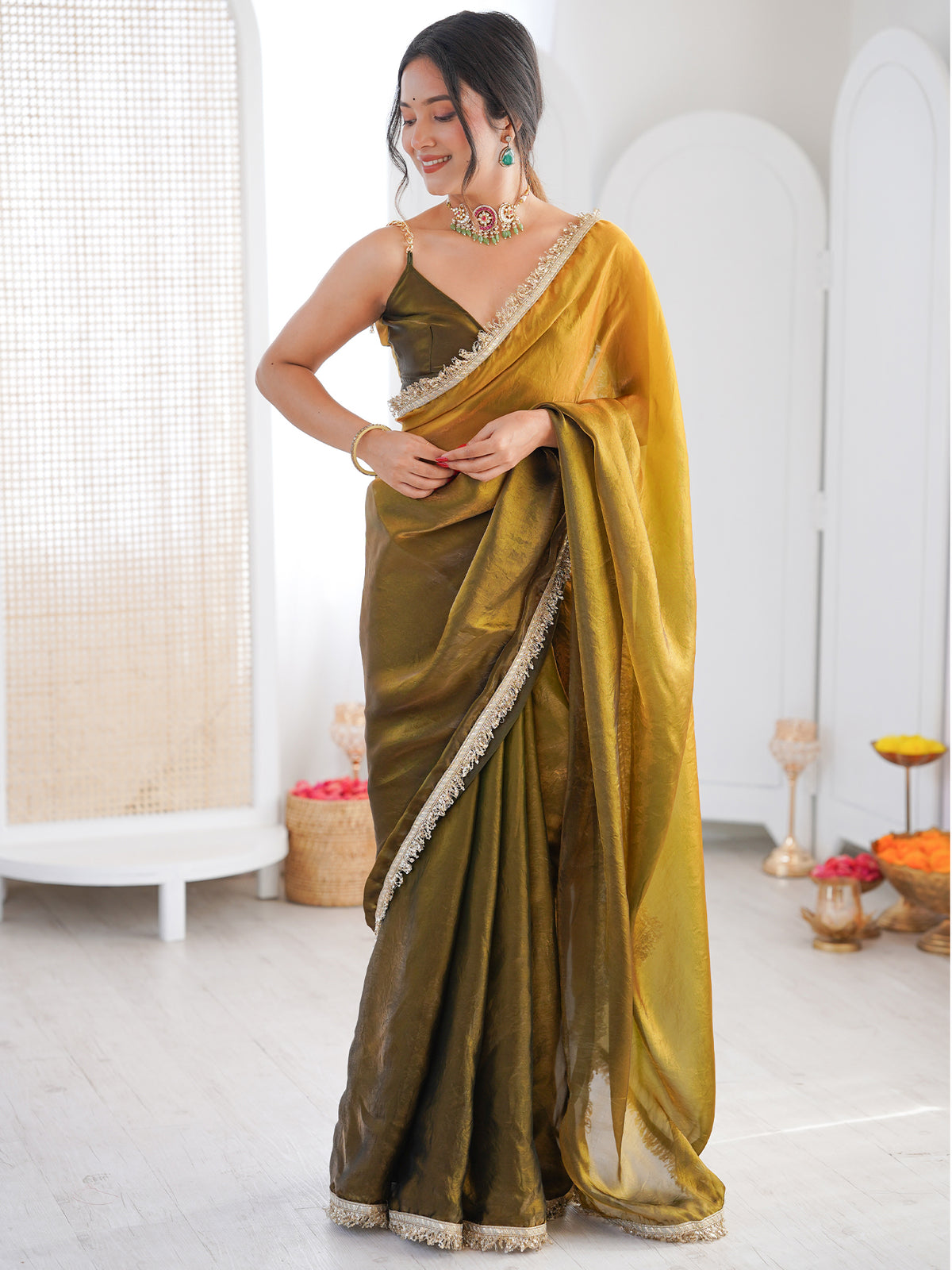 Women's Fendy Satin Saree With Unstitched Blouse Piece