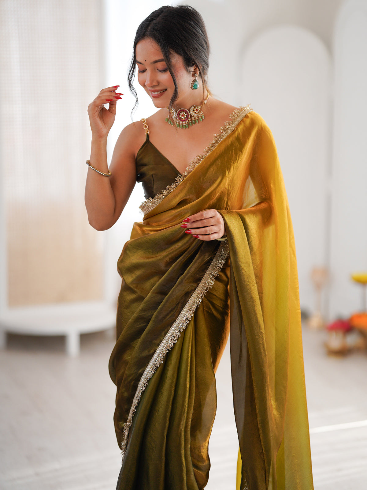 Women's Fendy Satin Saree With Unstitched Blouse Piece