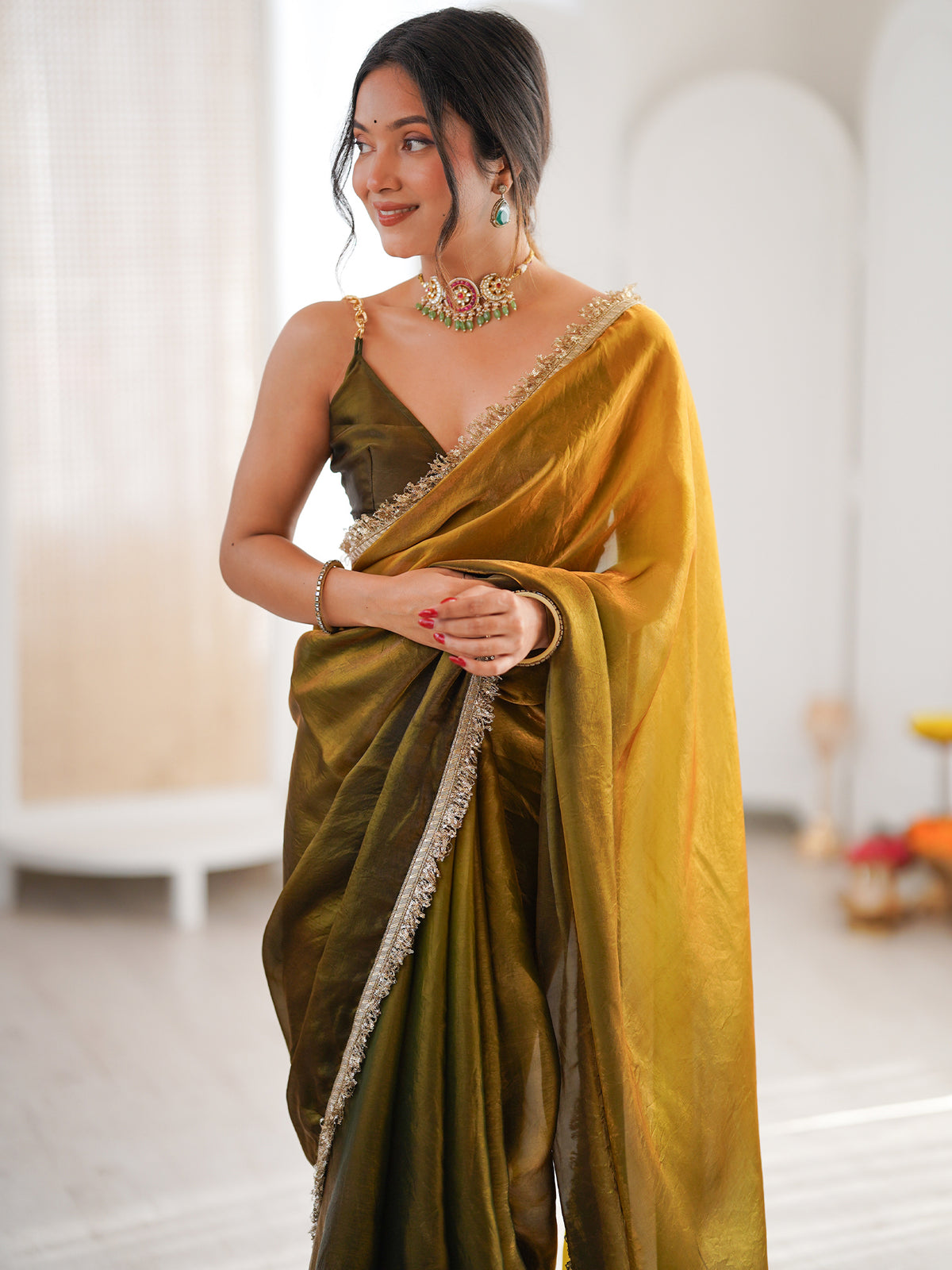 Women's Fendy Satin Saree With Unstitched Blouse Piece