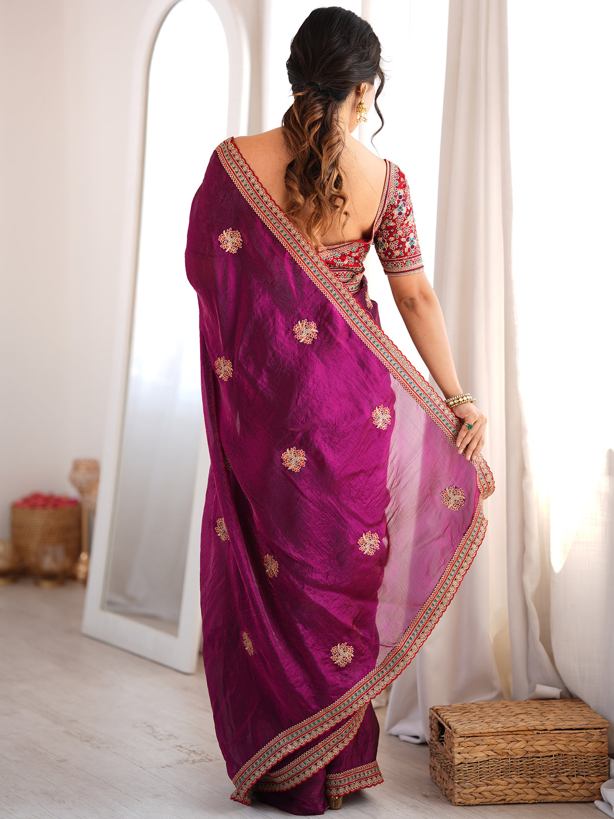 Women's Fendy Satin Saree With Unstitched Blouse Piece
