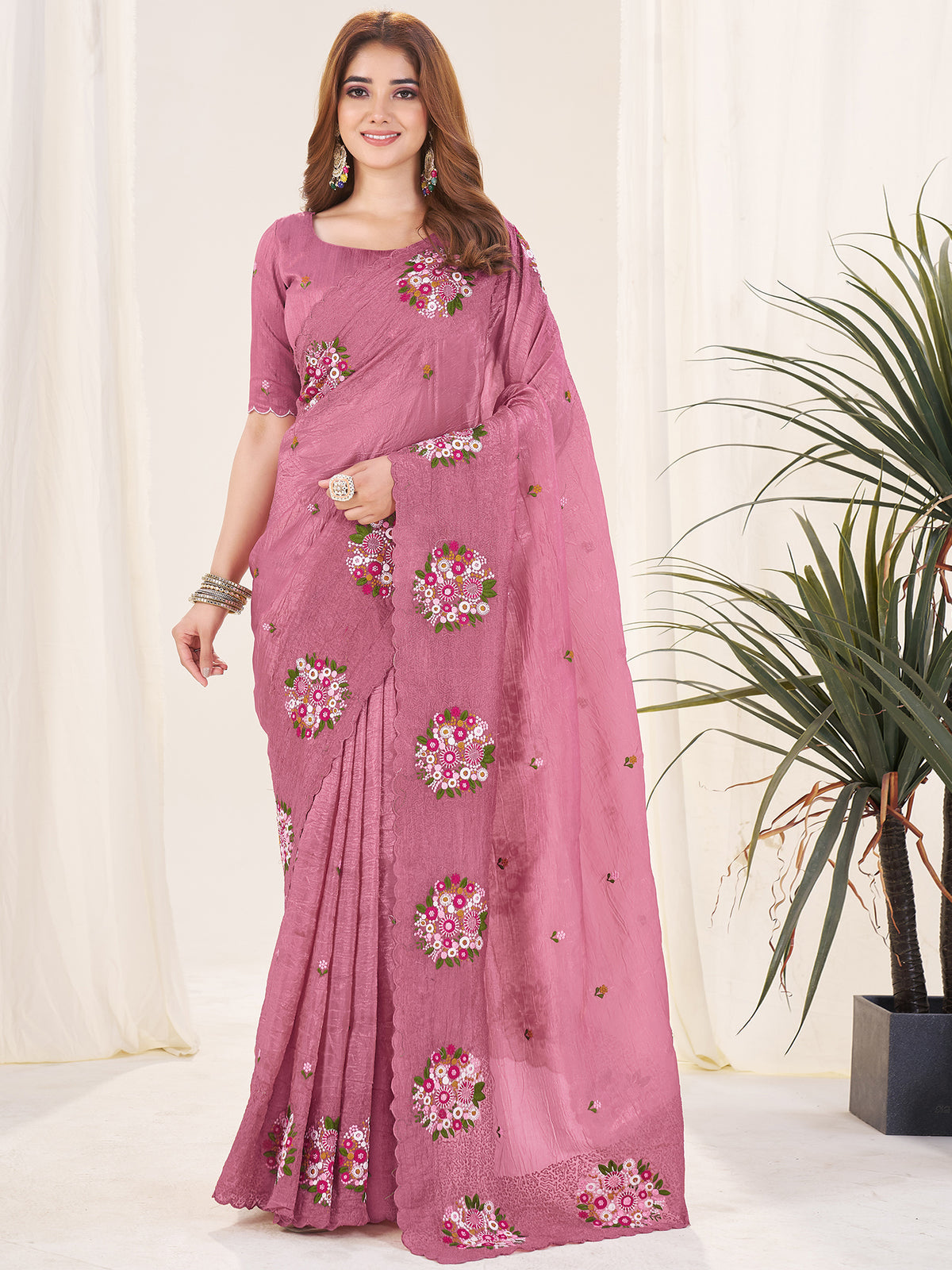 Women's Gold Crush Saree With Unstitched Blouse Piece