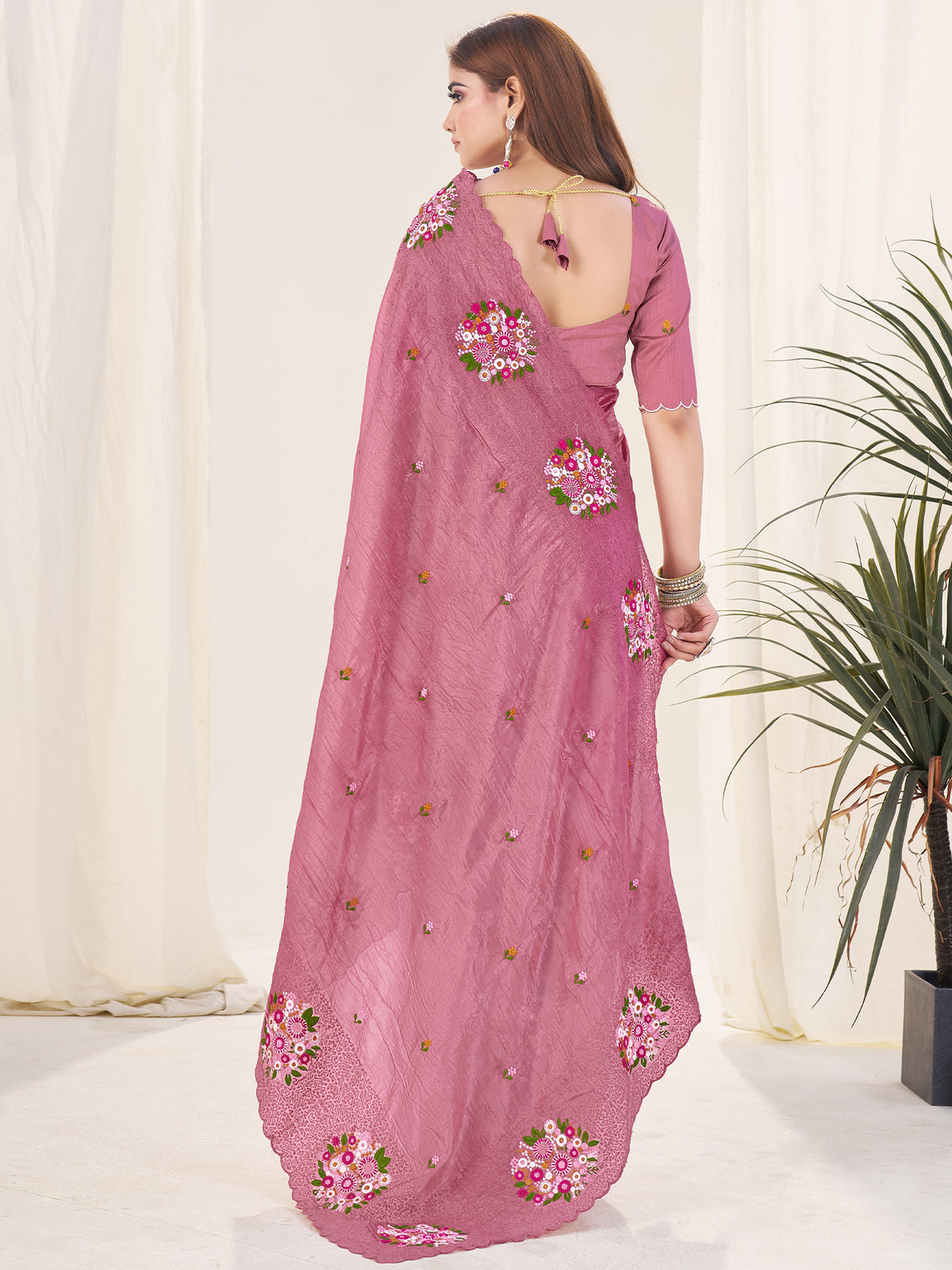 Women's Gold Crush Saree With Unstitched Blouse Piece