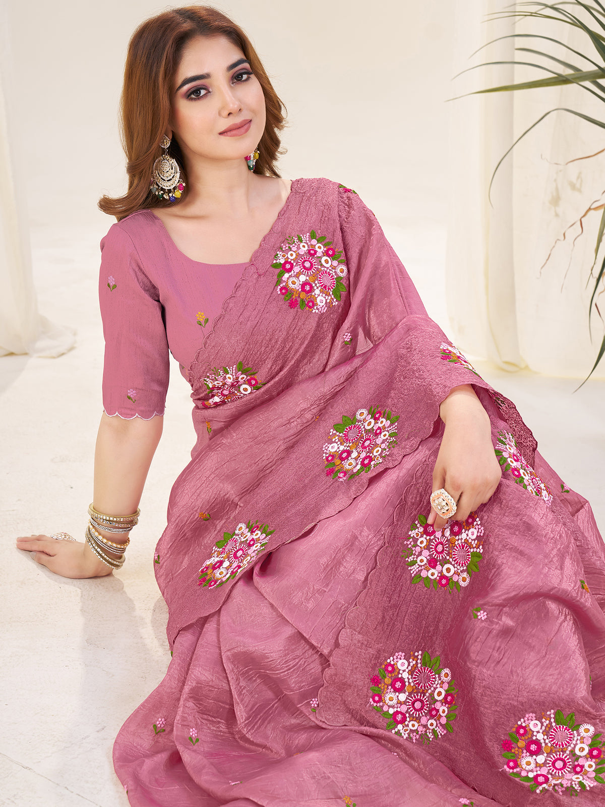 Women's Gold Crush Saree With Unstitched Blouse Piece