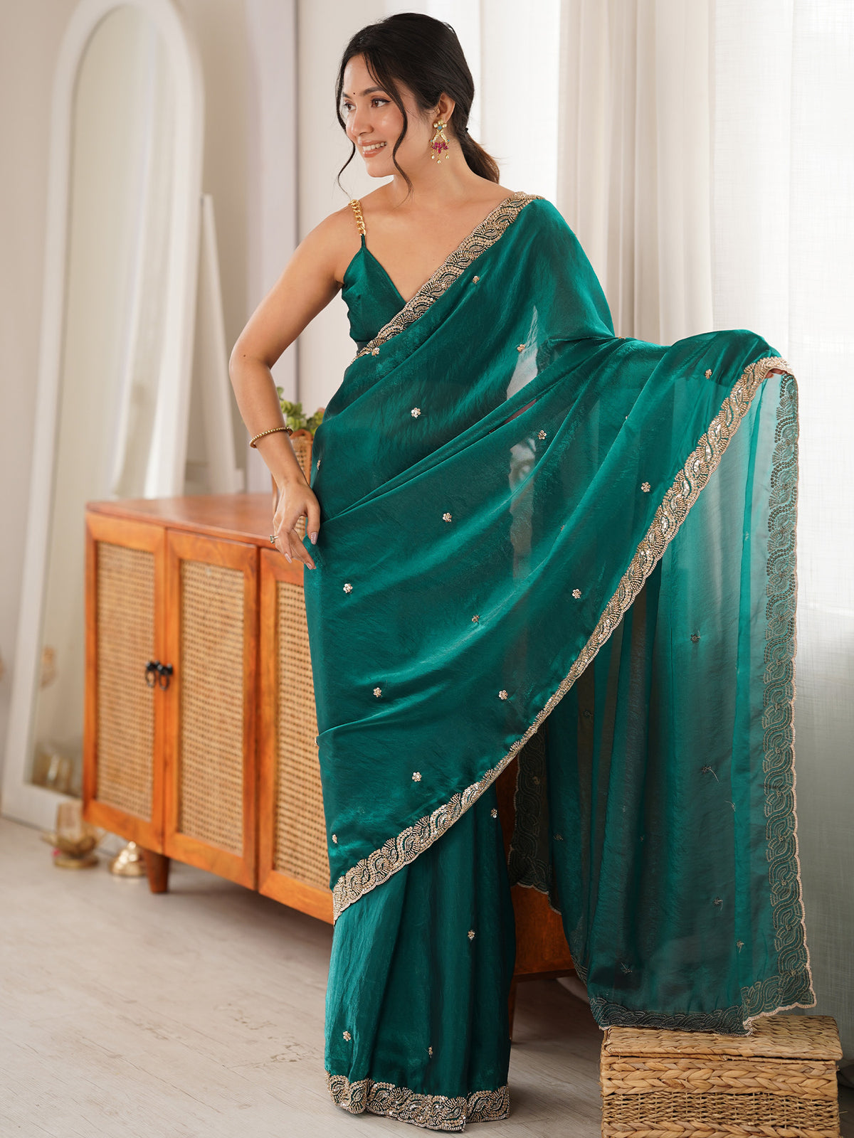 Women's Fendy Satin Saree With Unstitched Blouse Piece