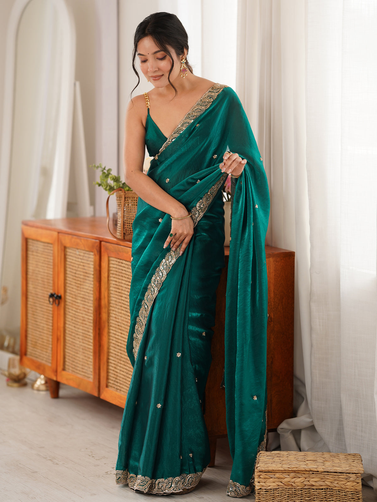 Women's Fendy Satin Saree With Unstitched Blouse Piece