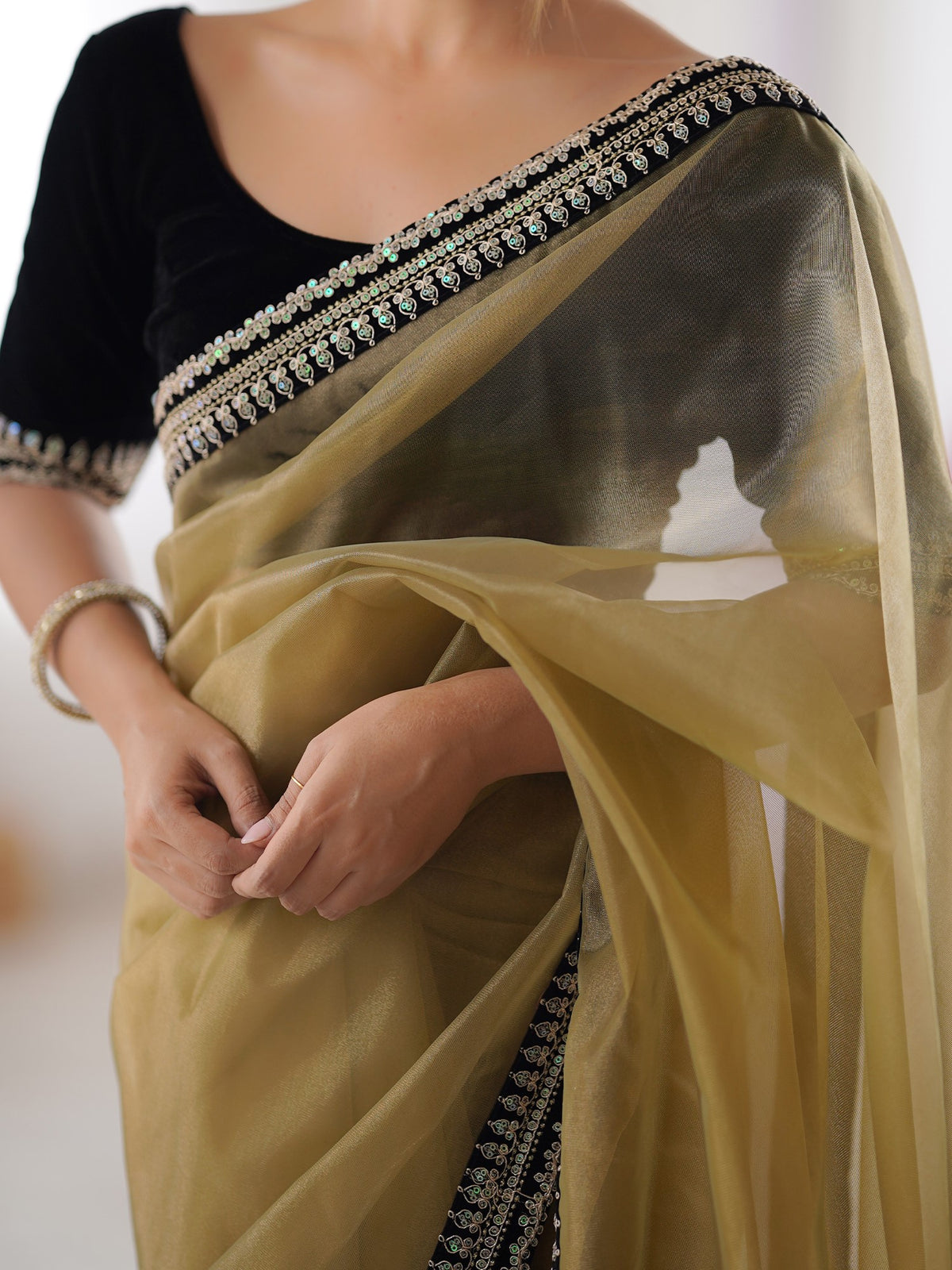 Women's Net Saree With Unstitched Blouse Piece