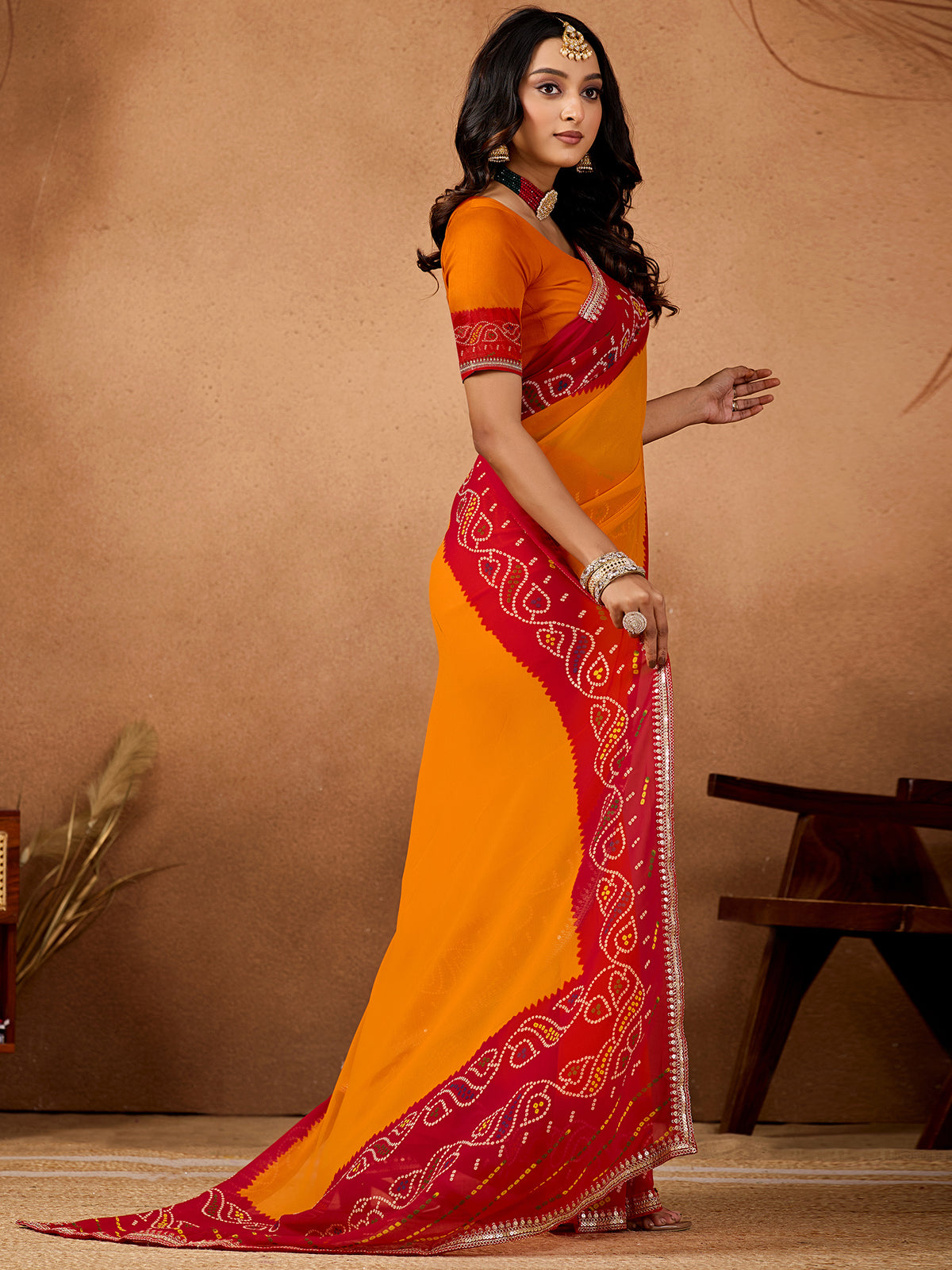 Women's Georgette Bandhani Saree With Unstitched Blouse Piece
