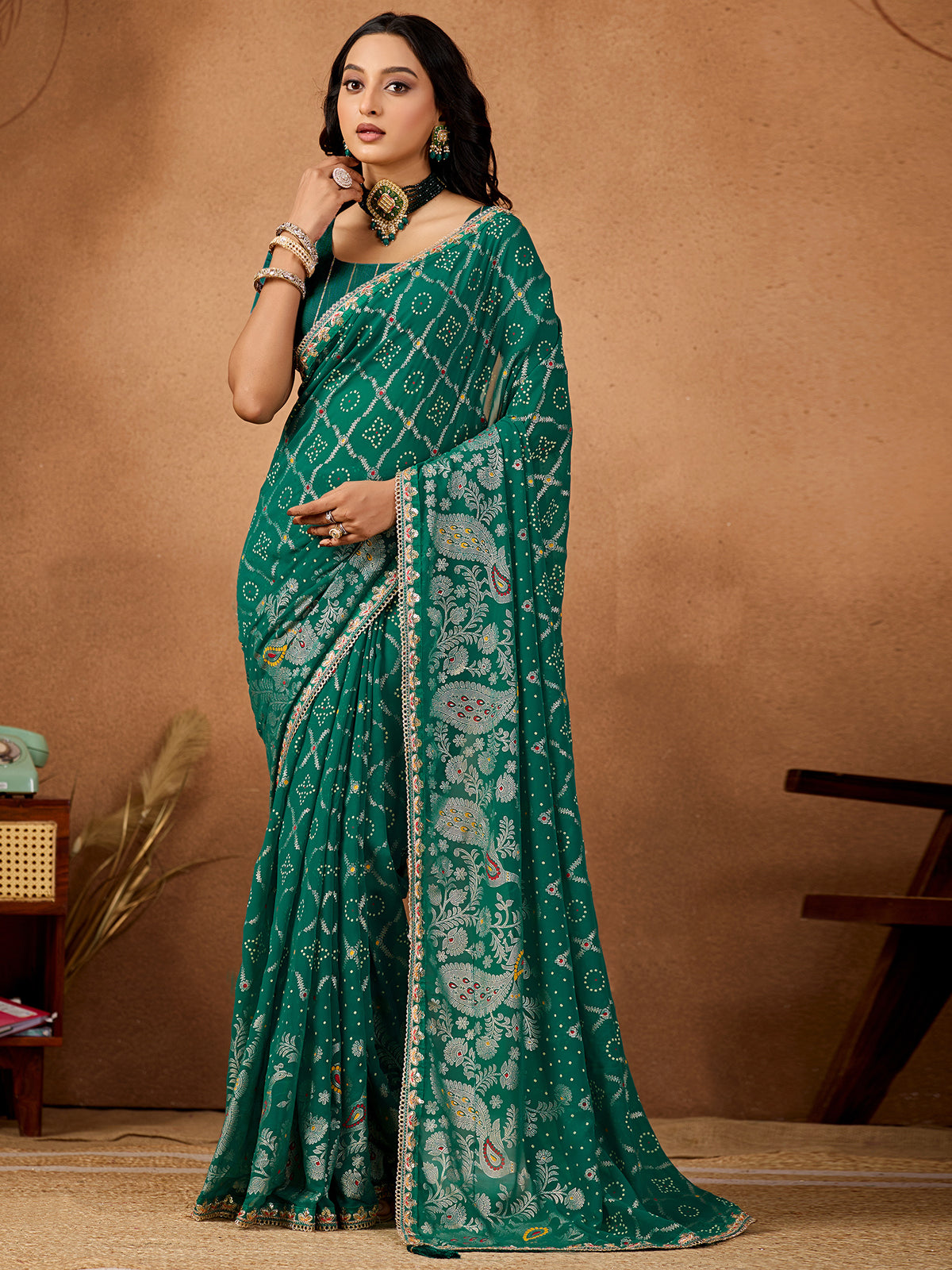 Women's Georgette Bandhani Saree With Unstitched Blouse Piece