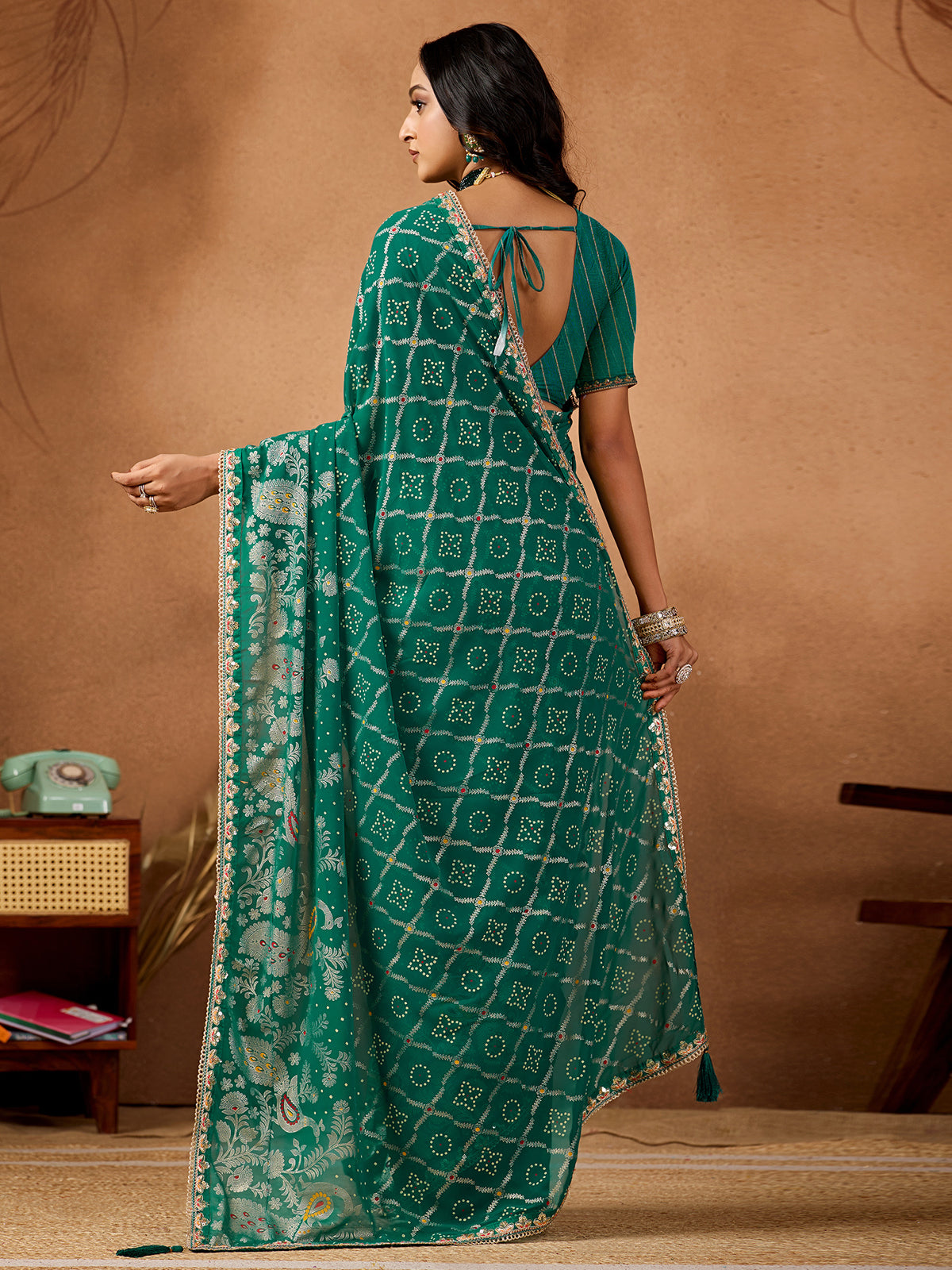 Women's Georgette Bandhani Saree With Unstitched Blouse Piece