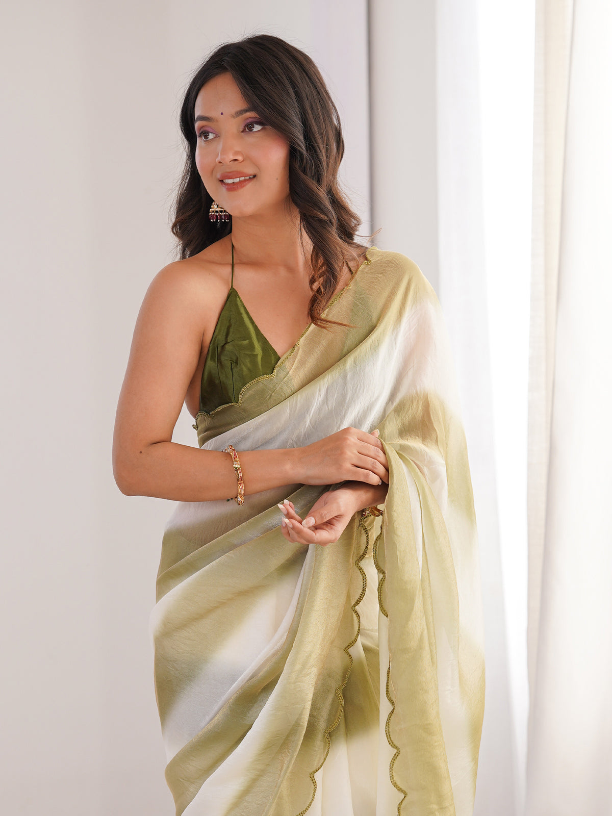 Women's Fendy Satin Saree With Unstitched Blouse Piece