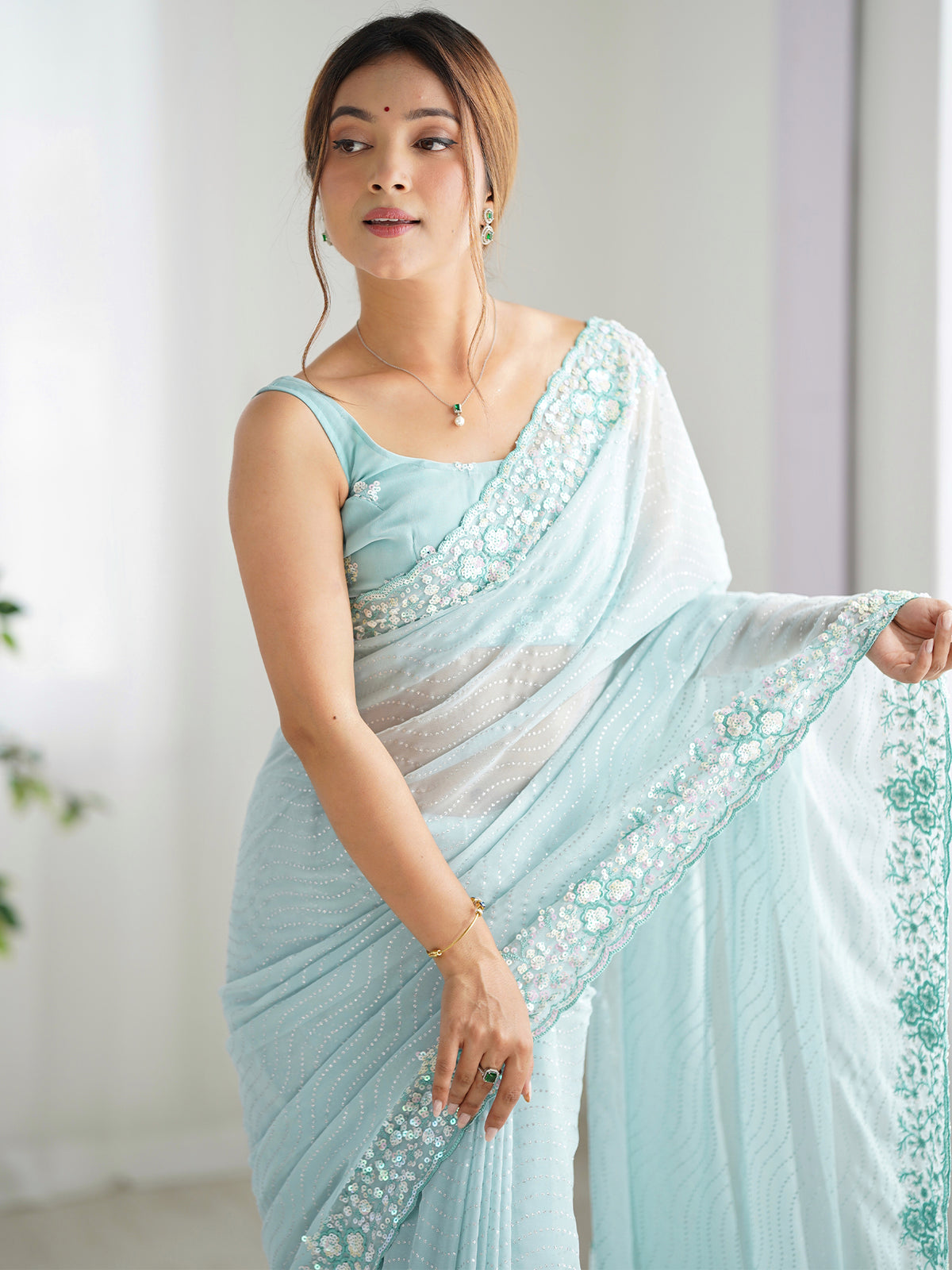 Women's Georgette Embroidery Work Saree With Unstitched Blouse Piece
