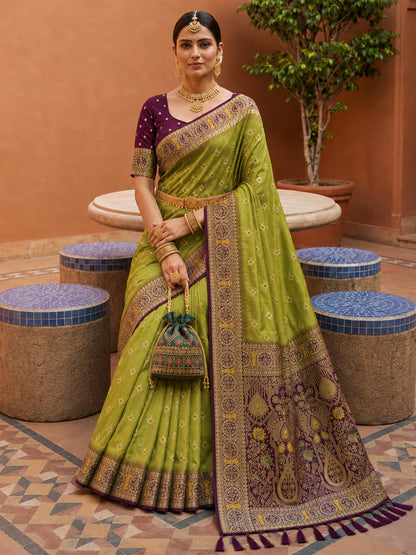 Women's Banarasi Silk Saree With Unstitched Blouse Piece