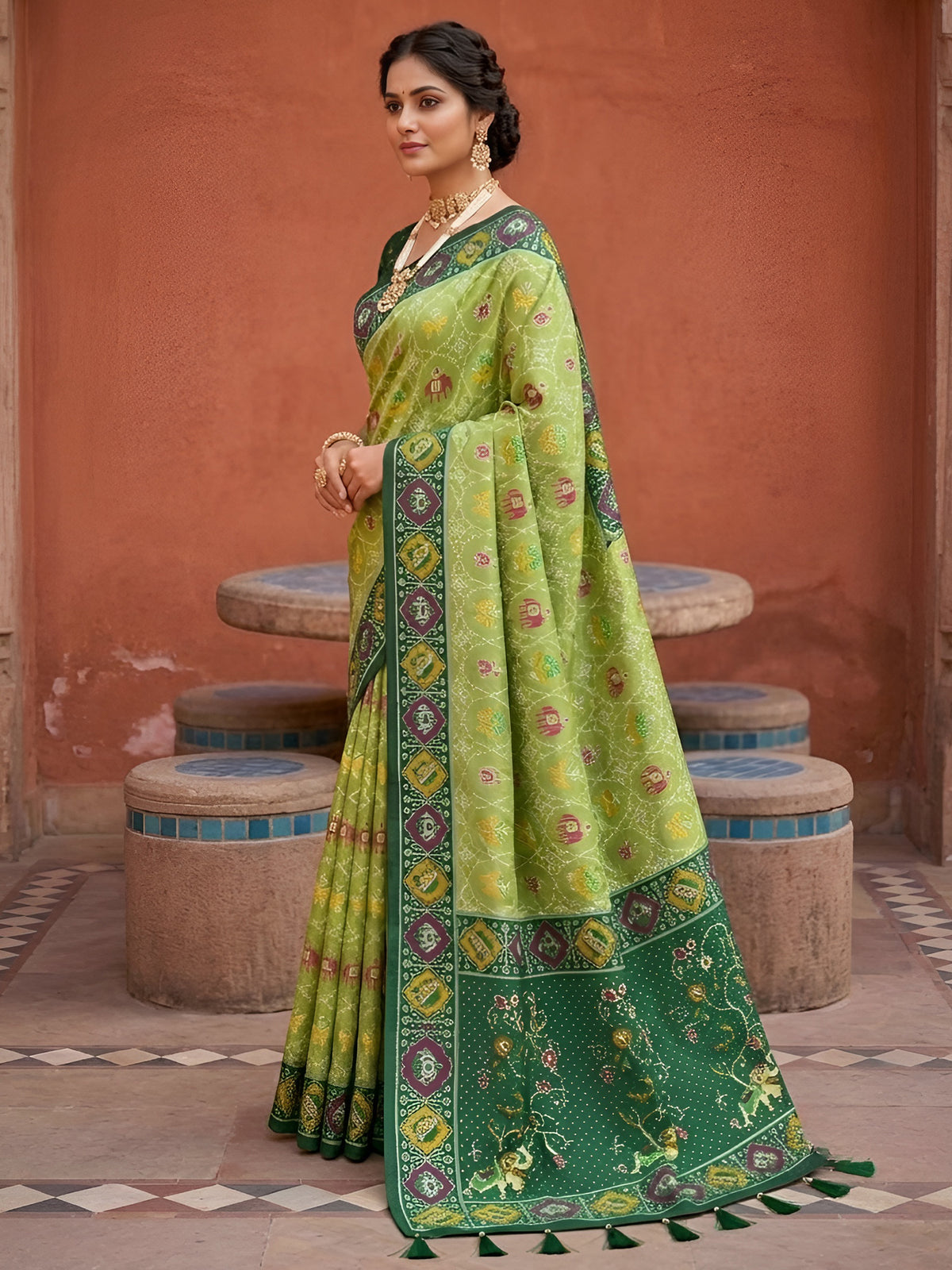 Women's Patola Silk Saree With Unstitched Blouse Piece
