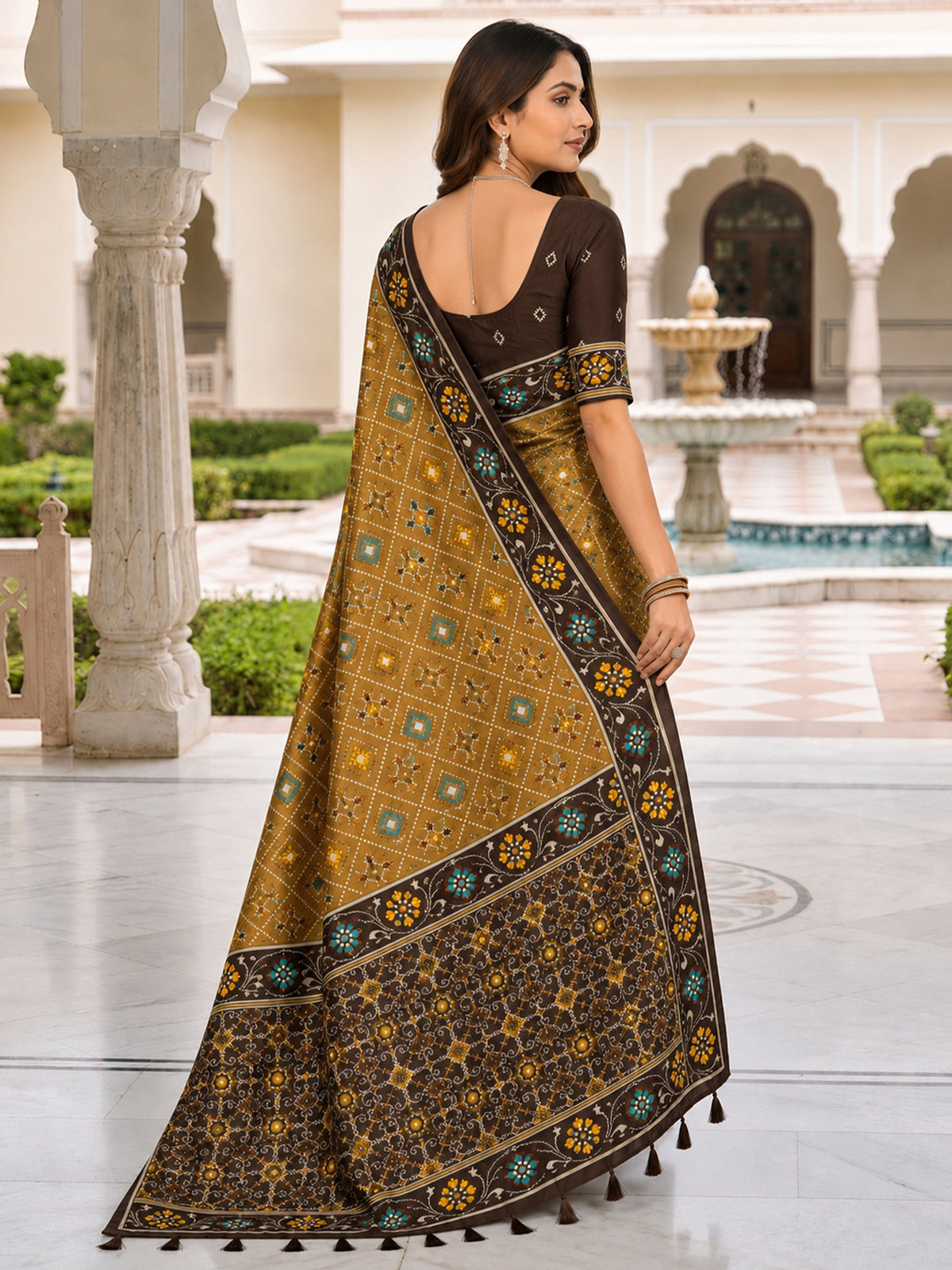 Women's Patola Silk Saree With Unstitched Blouse Piece