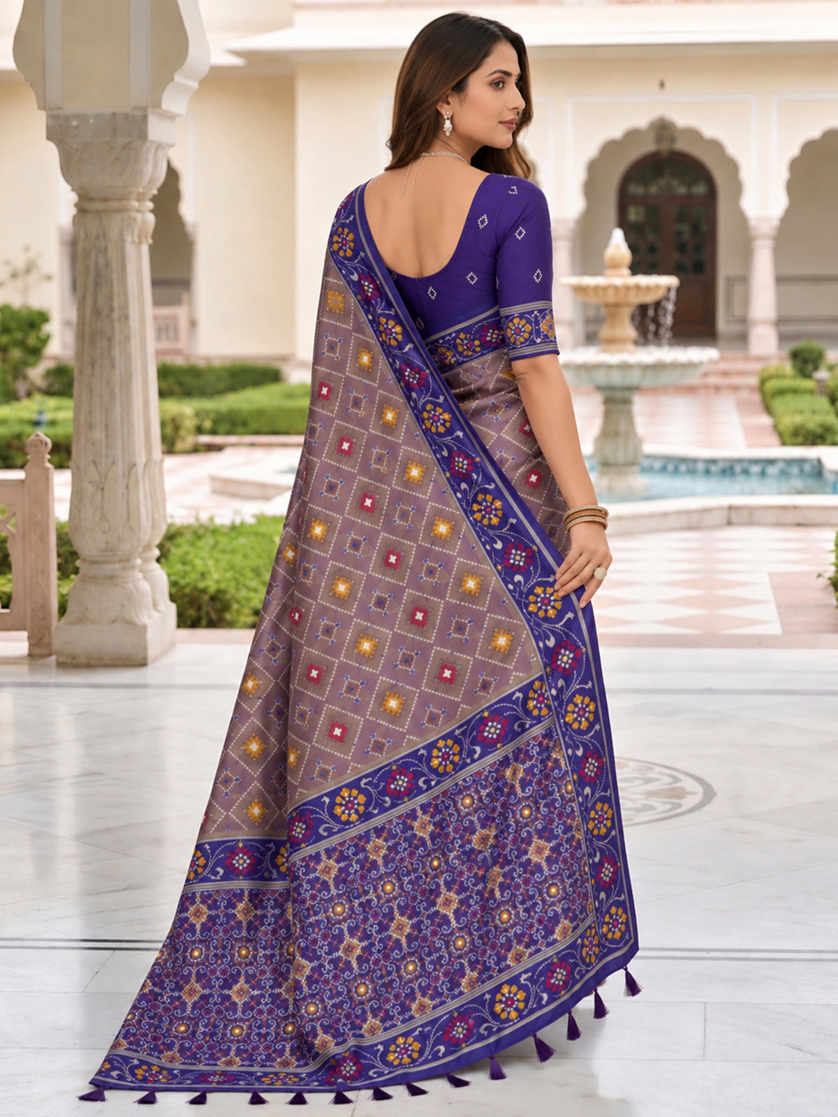 Women's Patola Silk Saree With Unstitched Blouse Piece